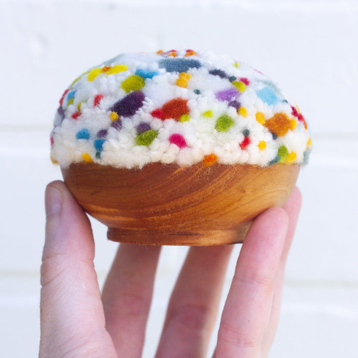 Midi Puff in Olive Wood Frame | Confetti