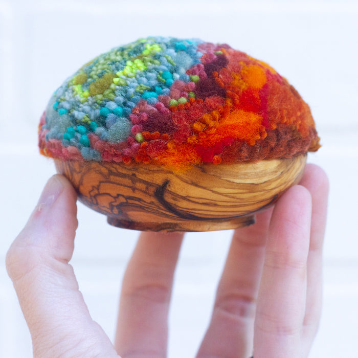 Midi Puff in Olive Wood Frame | Green + Orange