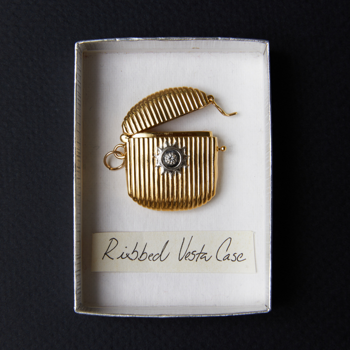 ribbed vesta case