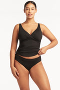 8 / Black