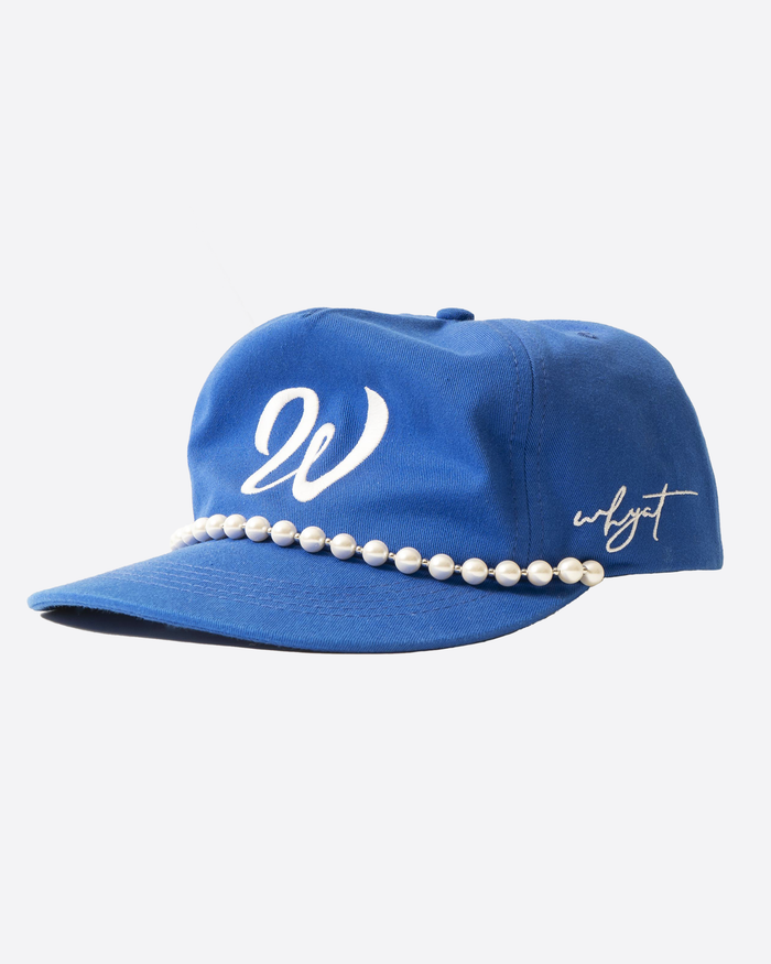 W-Kappe in Blau mit weißem W-Logo, verstellbare Baseball-Cap im Streetwear-Stil von WHYAT